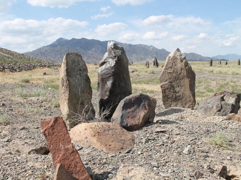 Бесшатыр патшалық қорымдары