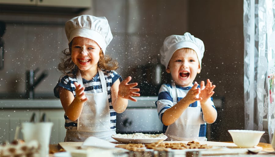 Почему вы должны учить своих детей готовить