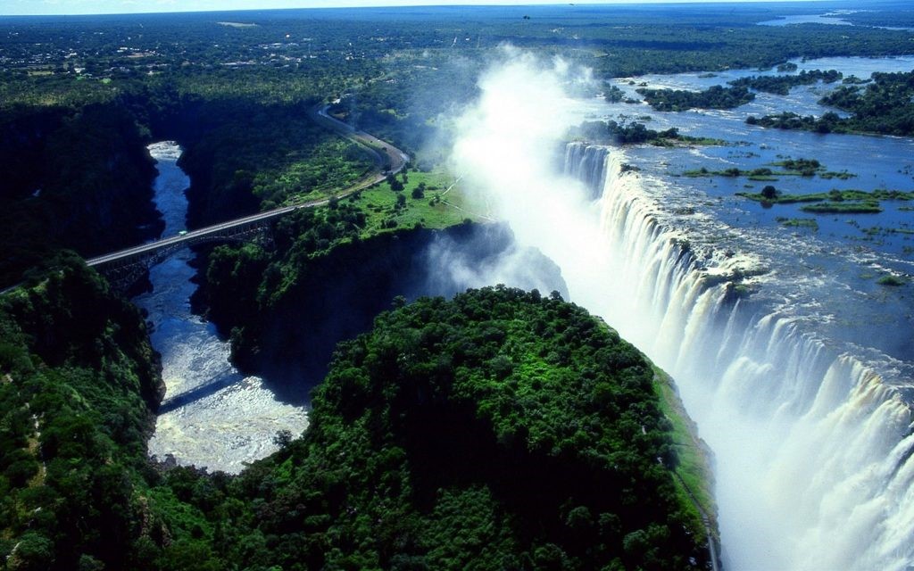 Знаменитый водопад Виктория в Африке катастрофически обмелел