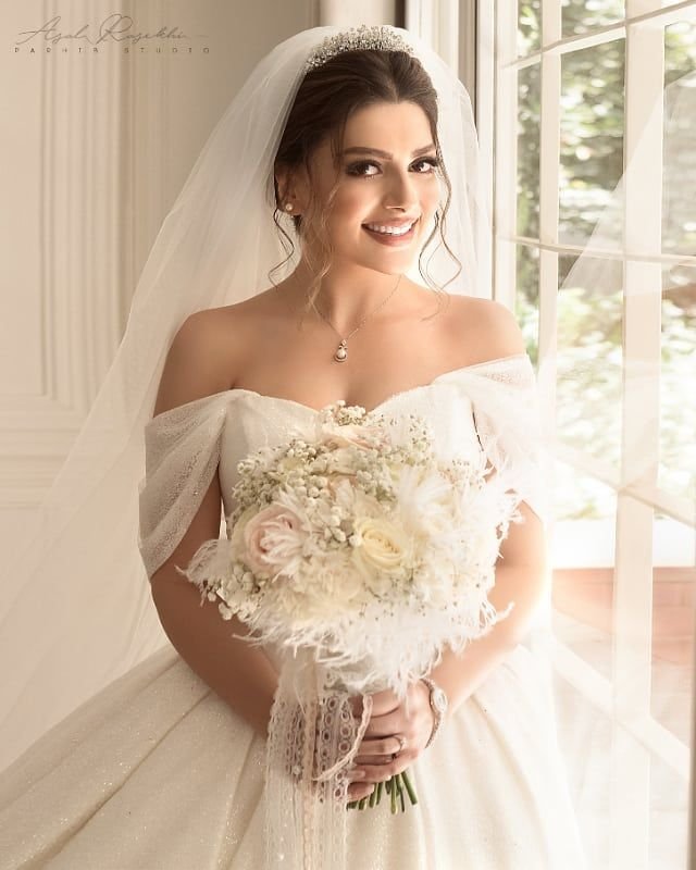 The Bride Wore Her Mother’s ’80s Wedding Dress for a Backyard Rose Garden Ceremony