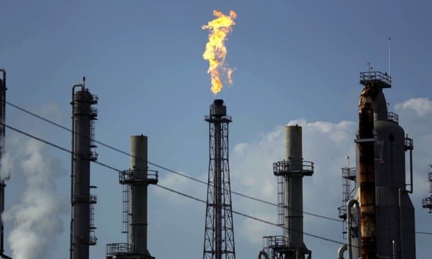 "Катастрофический день" для нефтяных компаний дает надежду на изменение климата