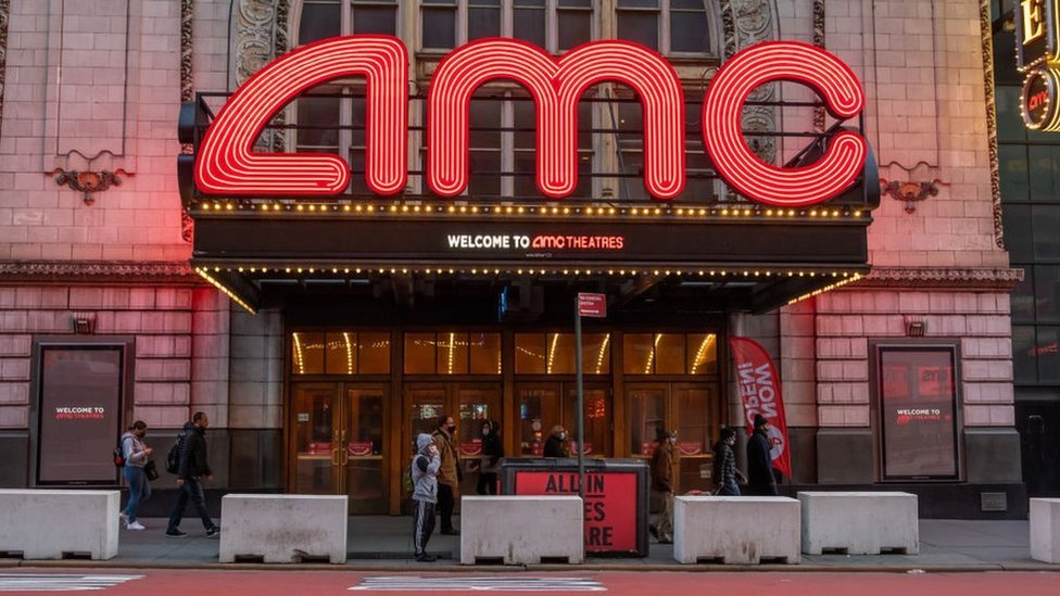 Акции AMC cinema резко выросли в "бешеной" торговле