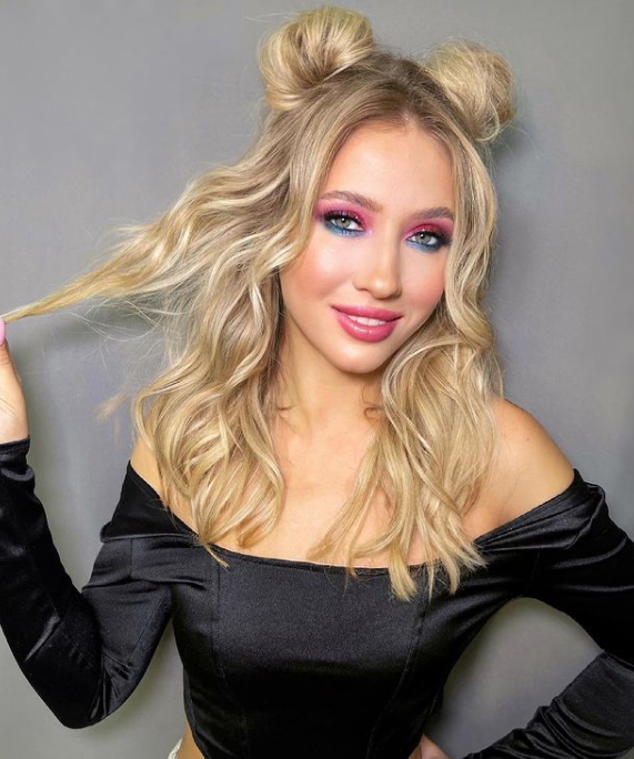 Алена Савичева