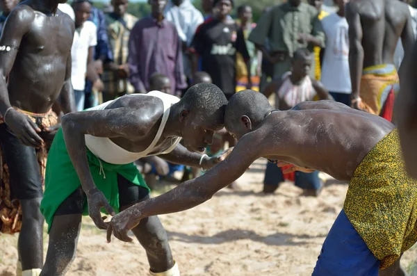 Традиционная борьба в Сенегале - гораздо больше, чем просто спорт, она  поддерживает жизнь культуры