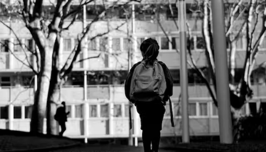 Согласно официальным данным Министерства образования, после нескольких лет спада число исключений из школ снова растет